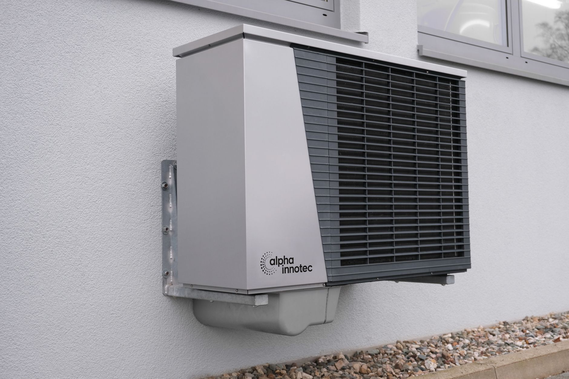 heat pump outside single family house germany
